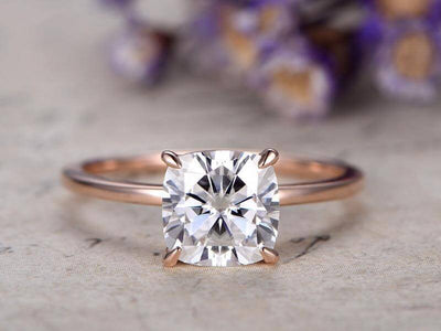 Classic Solitaire 1 Carat Moissanite Engagement Ring 