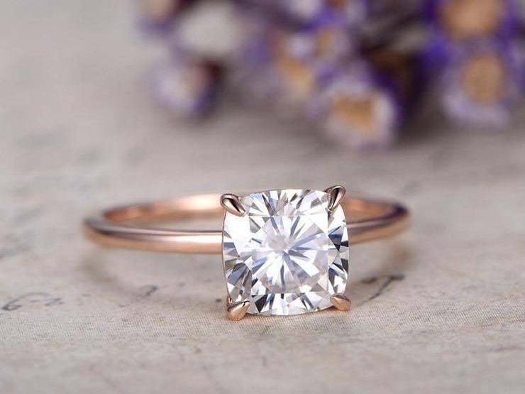 Classic Solitaire 1 Carat Moissanite Engagement Ring 