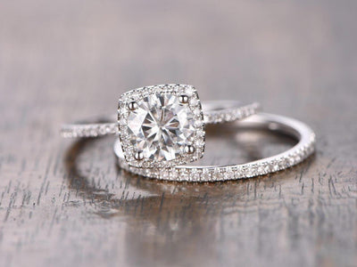 Trendy 1.50 Carat Halo Moissanite & Diamond Engagement Ring Set 